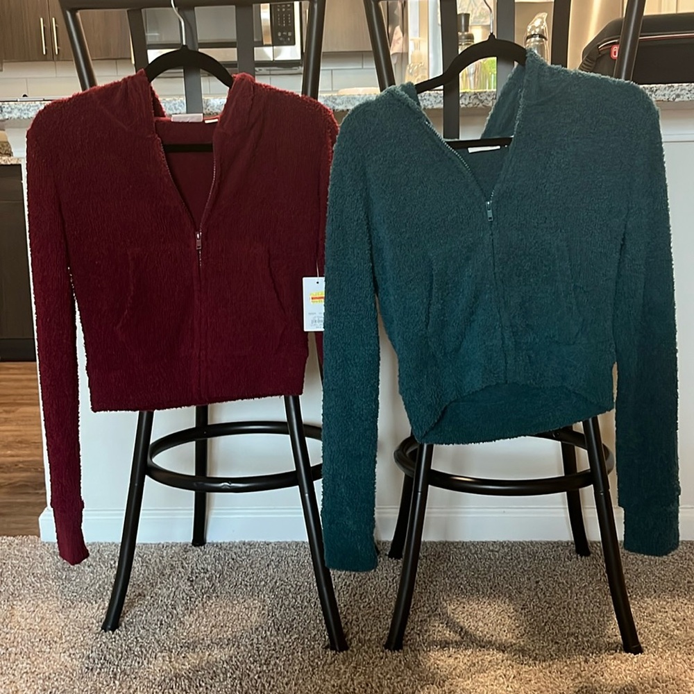 Short zip up sweater
